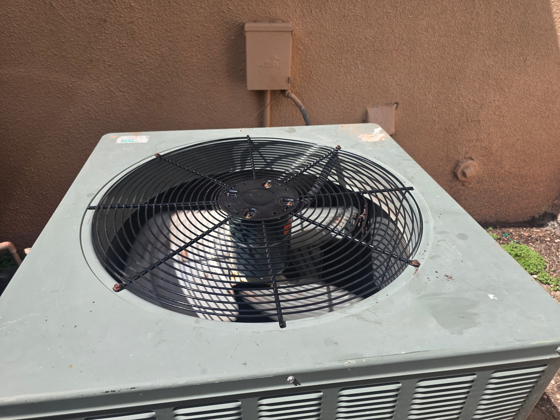 Gallery photos for Bad Outdoor Fan Motor and Failing Grill - Don't Wait on These: Image #2