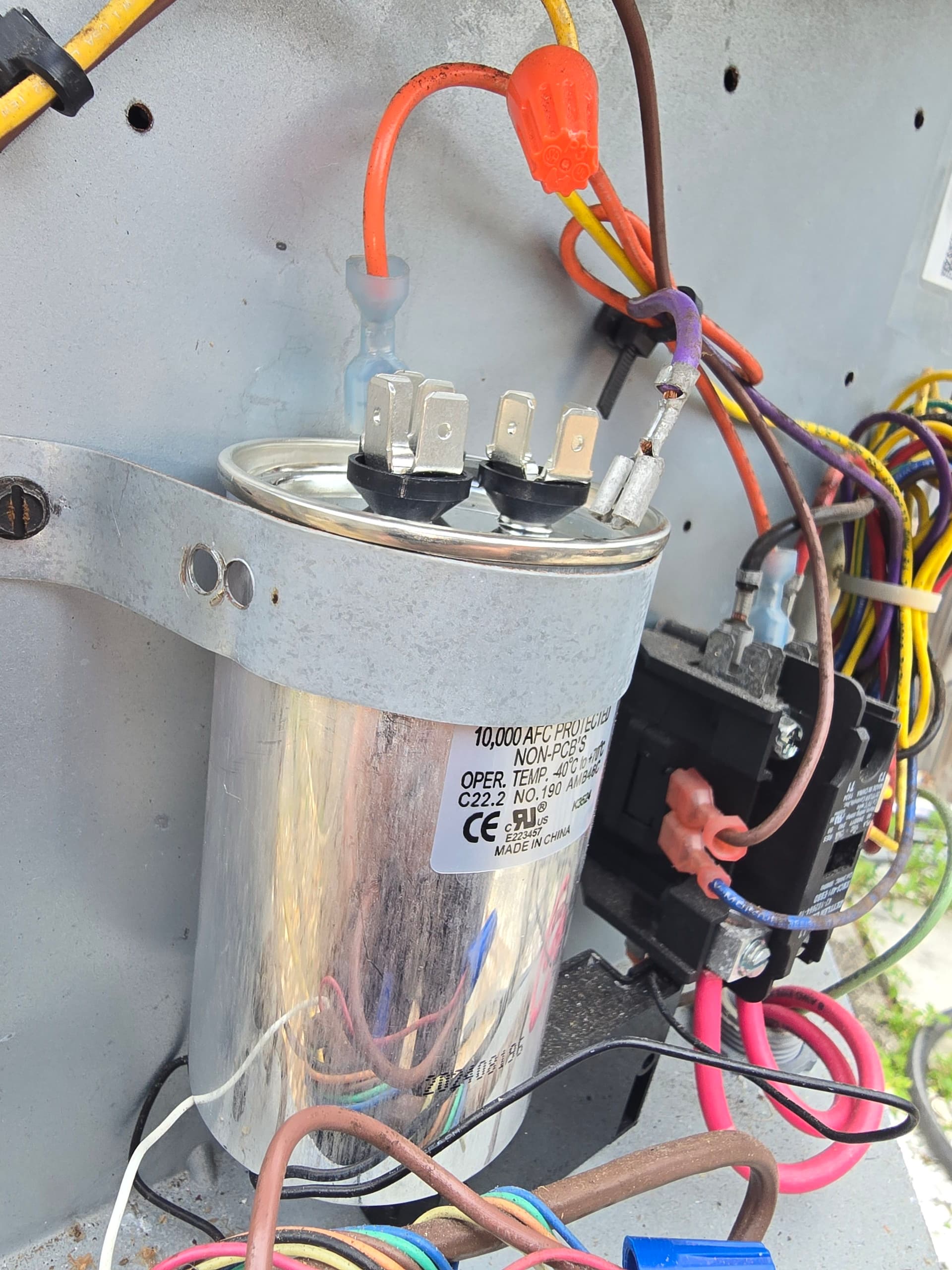 Gallery photos for A Bad Capacitor Was All It Took to Kill This AC Unit: Image #1